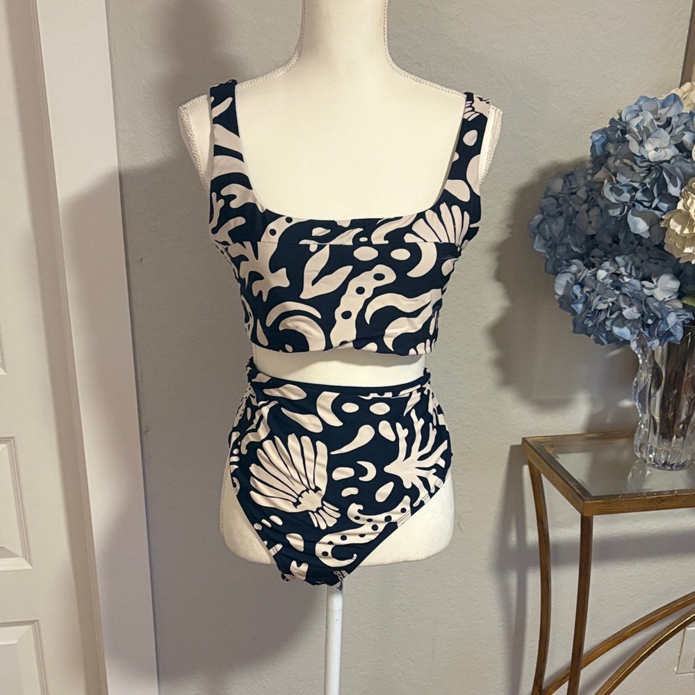 Alex Marie bathing suit top. Navy and beige print. Sz XL